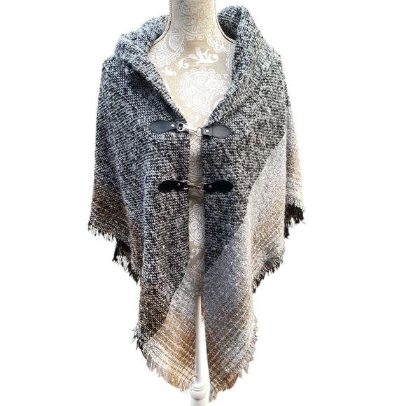 Marled Knit Poncho Shawl Wrap OSFA Gray Tan Black Fringe Toggle Cozy Boho Chic - Picture 2 of 9